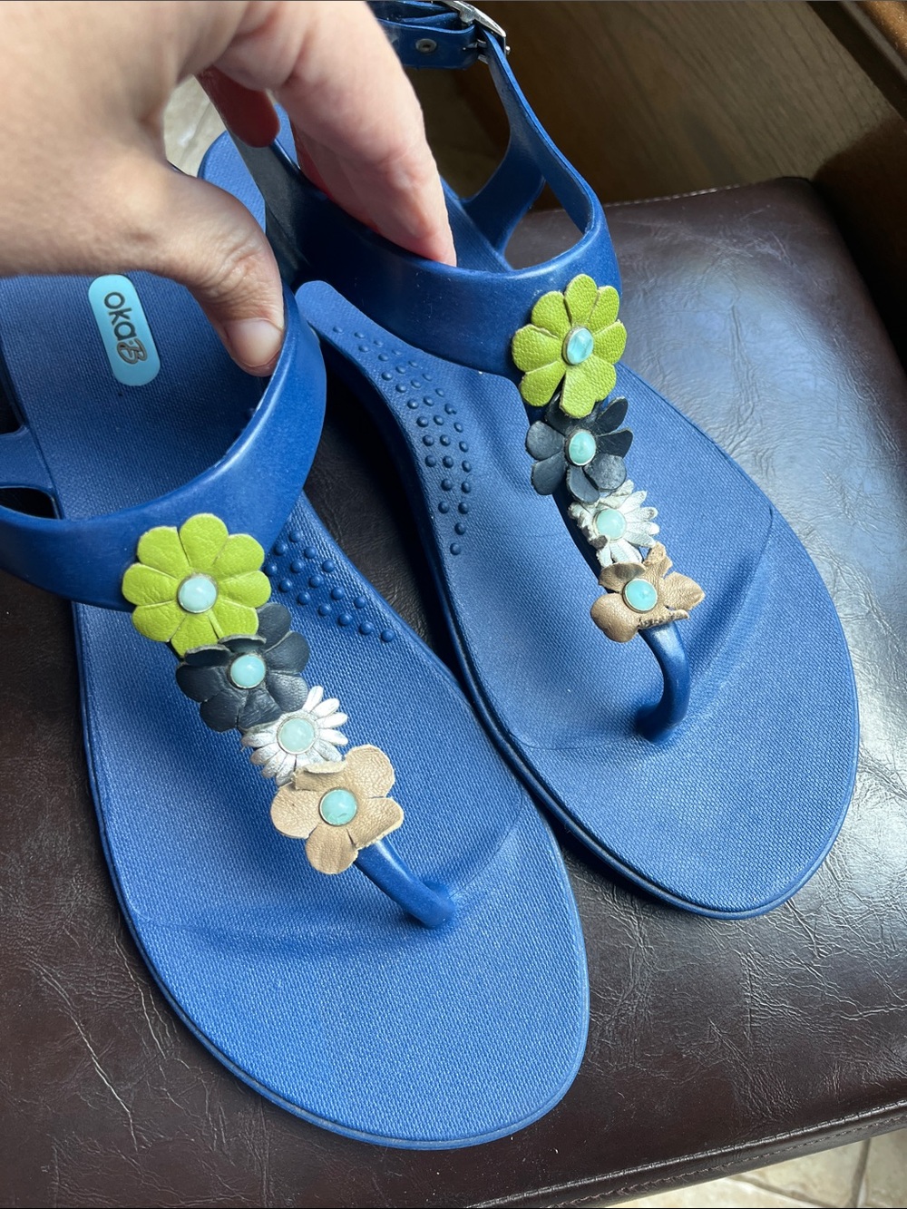 OKA b. Navy Blue Floral T-Strap Sandals Size 9 so cute 🥰